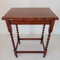 Tavolino antico con gambe ritorte 