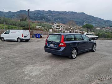 VOLVO V 70