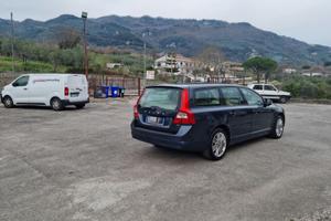 VOLVO V 70