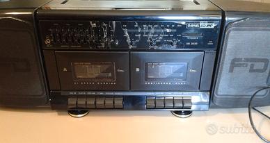 Radio registratore a cassette stereo da riparare.