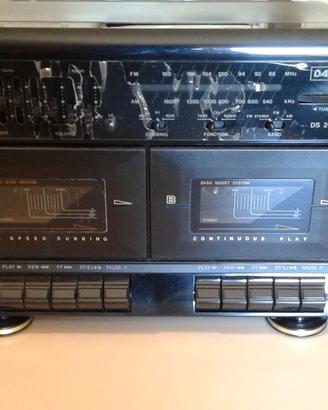 Radio registratore a cassette stereo da riparare.