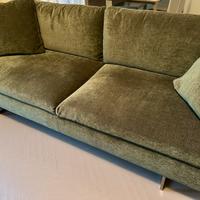 Saba divano modello Voyage + Pouff.