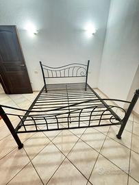 Letto matrimoniale in ferro