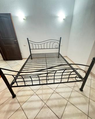 Letto matrimoniale in ferro