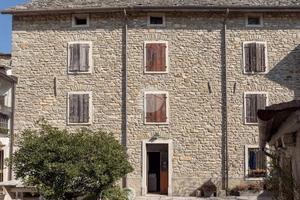 CASA DI CORTE A FUMANE