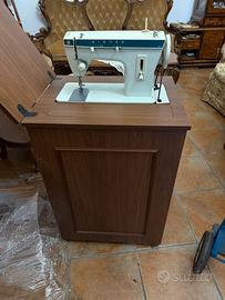 Macchina da cucire SINGER 257 vintage con mobilett