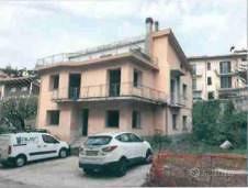 Palazzo / Stabile di 372 m² con più di 5 locali a 