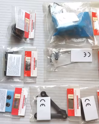 Lotto 7 Ricambi Kyosho 1:8 F1 Ferrari F2004 DeA 