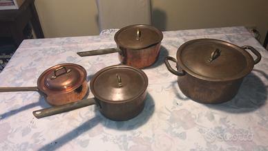 SET 4 PENTOLE RAME BATTUTO VINTAGE CON COPERCHI -