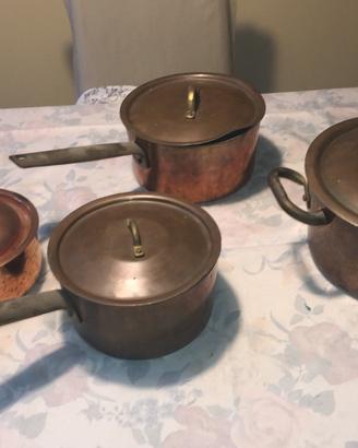 SET 4 PENTOLE RAME BATTUTO VINTAGE CON COPERCHI -