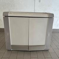 Mobiletto in plastica da esterno