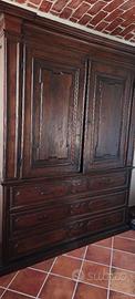 Armadio antico in legno massello con cassettiera