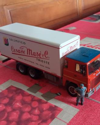 1:43 Camion Scania 141 frigorifero salumeria