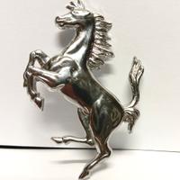 FERRARI fregio CAVALLINO RAMPANTE metallo cromato