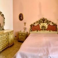 Camera da letto matrimoniale stile veneziano