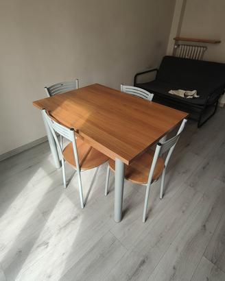 Tavolo Allungabile con 4 sedie