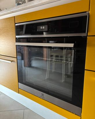 Forno Elettrolux a vapore serie 800