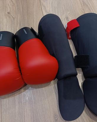 guantoni e parastinchi decathlon
