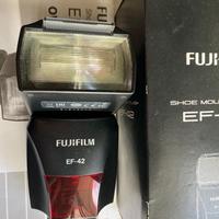 Flash Fujifilm EF-42 con accessori