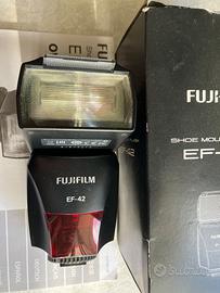 Flash Fujifilm EF-42 con accessori