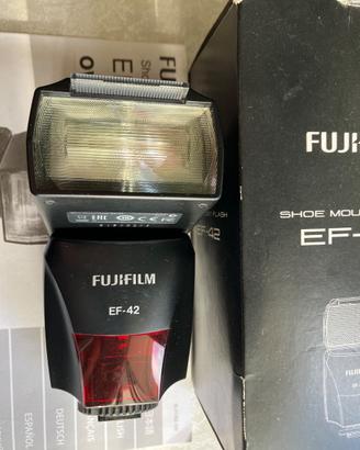 Flash Fujifilm EF-42 con accessori