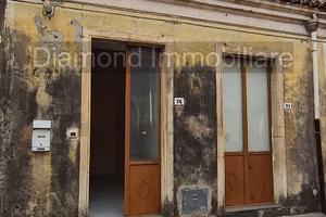Casa indipendente con cortile a Piedimonte Etneo