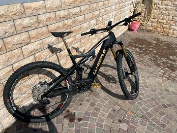E-bike in carbonio