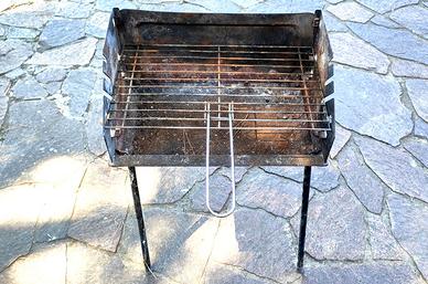 Barbecue a carbonella da campeggio 40x26h60cm