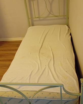 Lettino singolo in ferro battuto con materasso