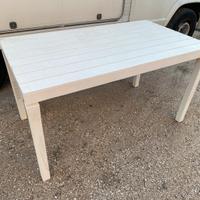 Tavolo smontabile in plastica