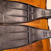 un paio di pinne cresi sub modello rondine ara