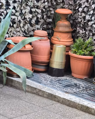Vasi da giardino di varie dimensioni 