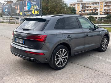 Audi Q5 40 2.0 TDI MHEV S Line plus Identity Black