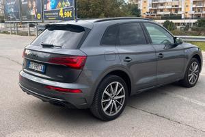 Audi Q5 40 2.0 TDI MHEV S Line plus Identity Black