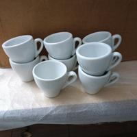 tazzine da caffe e piattini 
