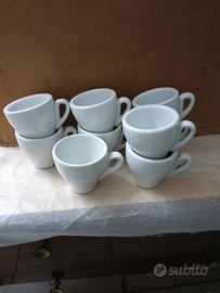 tazzine da caffe e piattini 