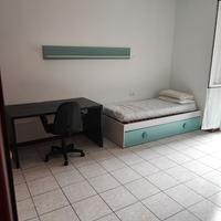 Ampia singola metropolitana gialla linea 3