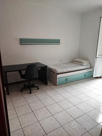 Ampia singola metropolitana gialla linea 3