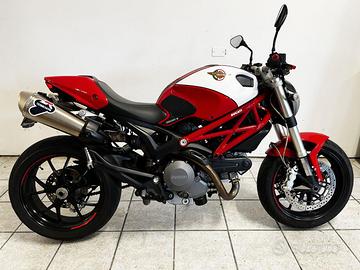 DUCATI Monster 796 .