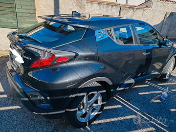 Toyota chr hybrid 