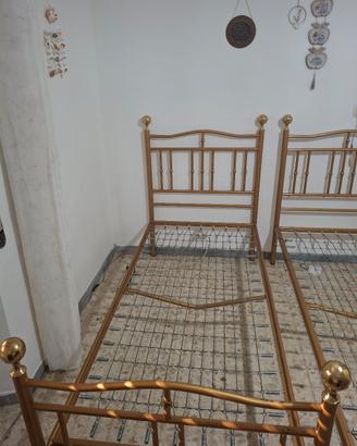 2 letti in metallo dorato con rete integrato