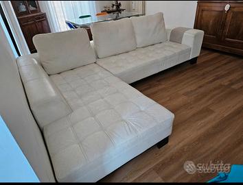 Divano bianco in pelle