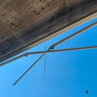 Due telai per tende parasole