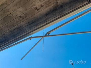 Due telai per tende parasole