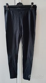 Leggins neri con impuntura frontale 