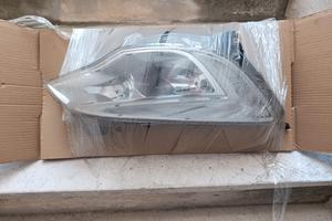 Faro anteriore  sx Opel Astra 2011