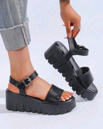 Sandali  num 37 neri,nuovi!