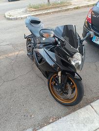 GSX r 600 con motore 750