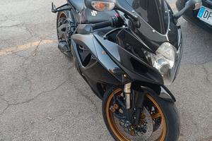 GSX r 600 con motore 750