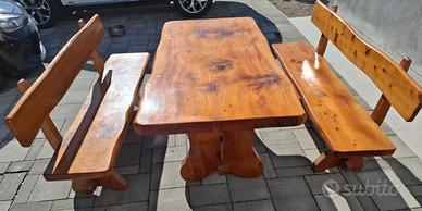 Tavolo con cassapanche